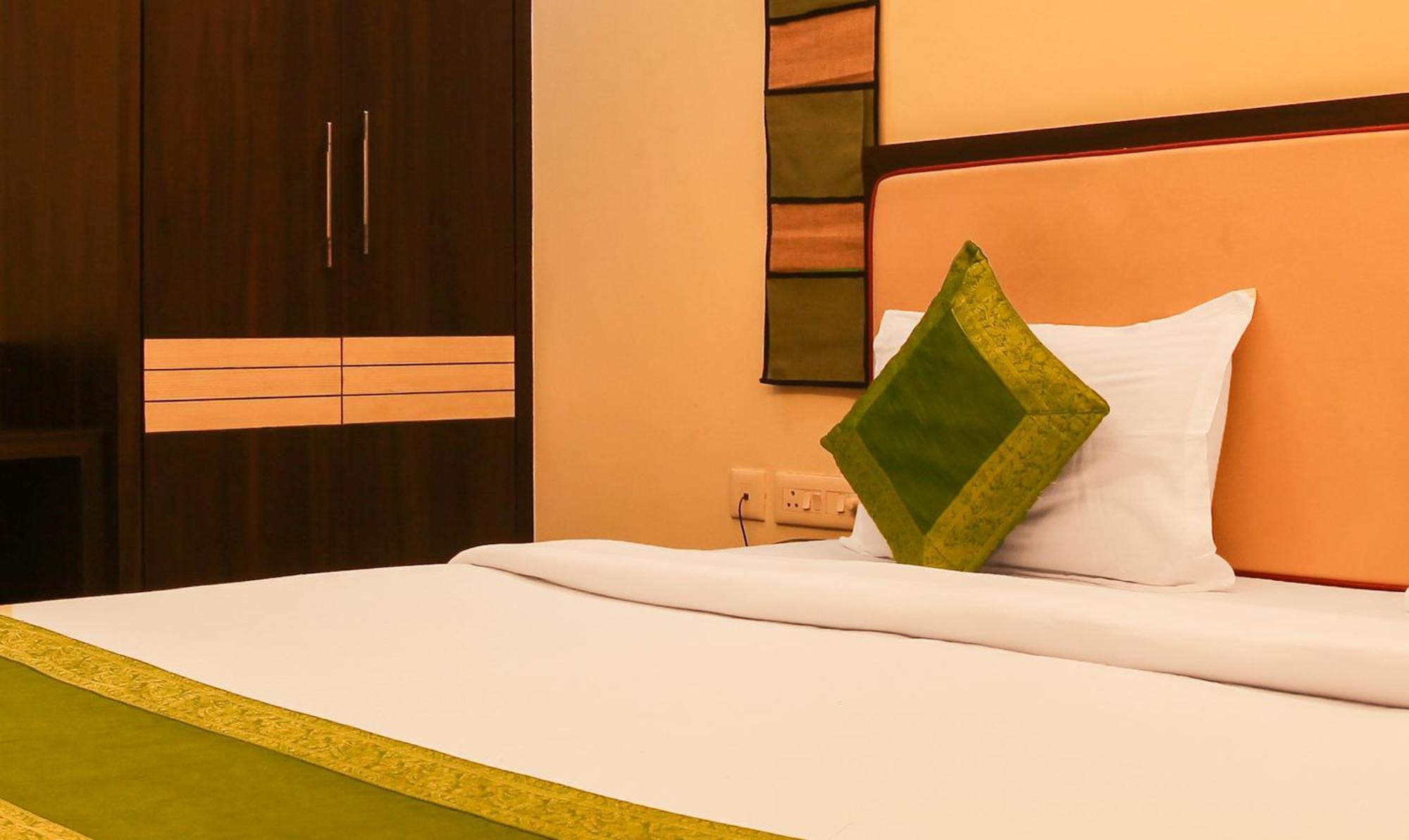 Hotel Janki International Sigra 2 Km From Kashi Vishwanath Temple Varanasi Exterior photo