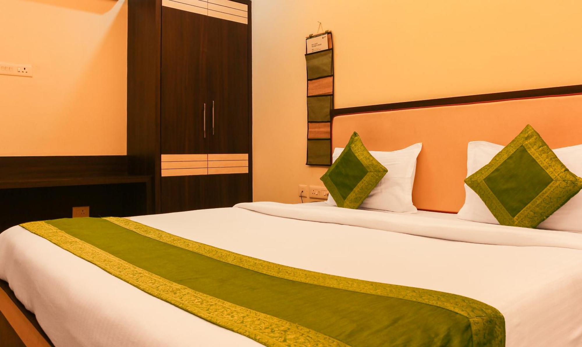 Hotel Janki International Sigra 2 Km From Kashi Vishwanath Temple Varanasi Exterior photo