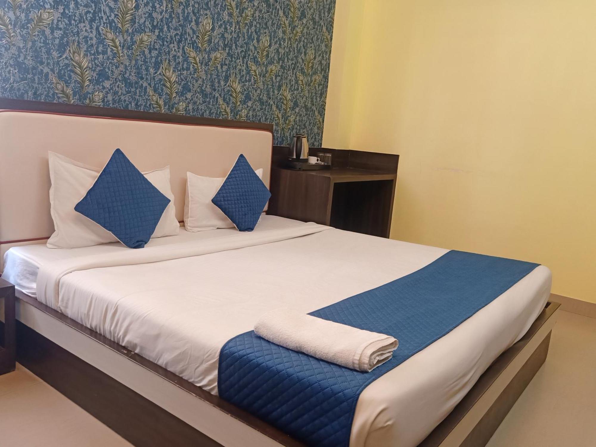 Hotel Janki International Sigra 2 Km From Kashi Vishwanath Temple Varanasi Exterior photo